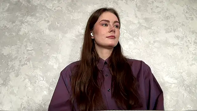 Snapshot of CaroylnEnz chatting on 03-31-26, 08:04 CaroylnEnz online show from 03-31-26, 08:04