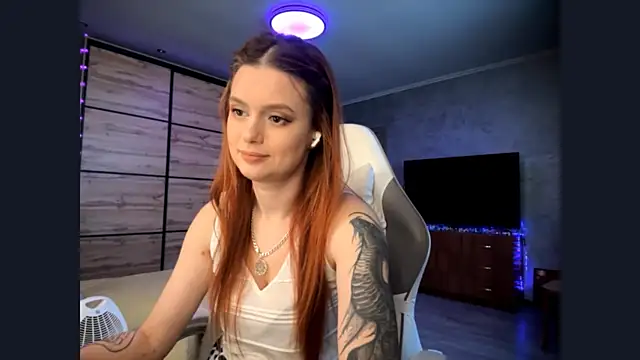 FoxyEmma online show from 05-05-26, 01:41