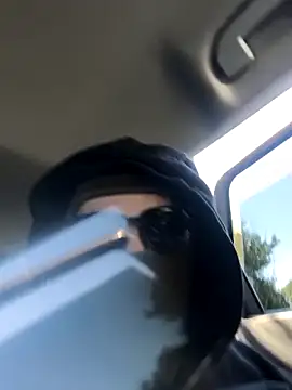 Snapshot of MassiveMask chatting on 04-11-26, 01:37 MassiveMask online show from 04-11-26, 01:37