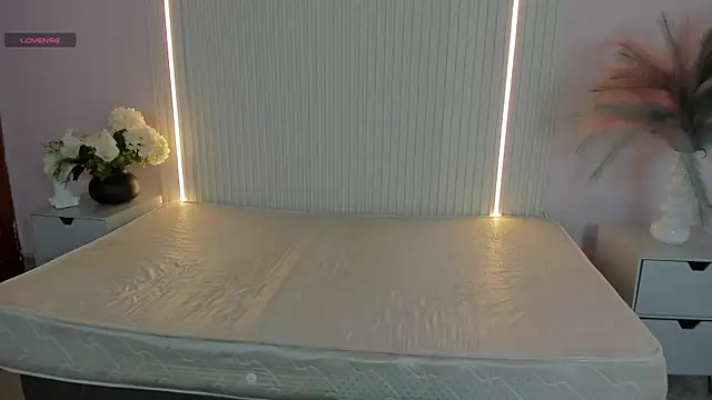 Snapshot of AliceHill8 chatting on 04-12-26, 12:21 AliceHill8 online show from 04-12-26, 12:21