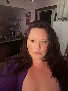 Snapshot of EmberVael chatting on 07-25-26, 04:10 EmberVael online show from 07-25-26, 04:10