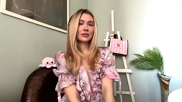 Alicesuperstar online show from 03-31-26, 07:31