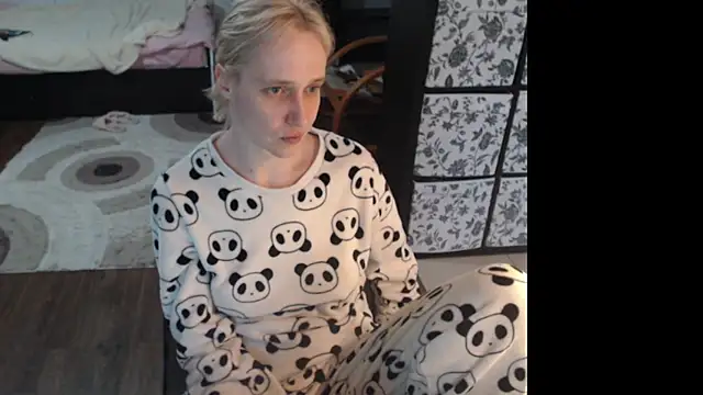 Snapshot of Sweet_hot_shrmp chatting on 04-14-26, 05:35 Sweet hot shrmp online show from 04-14-26, 05:35