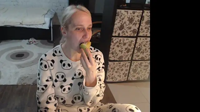 Snapshot of Sweet_hot_shrmp chatting on 04-19-26, 08:55 Sweet hot shrmp online show from 04-19-26, 08:55