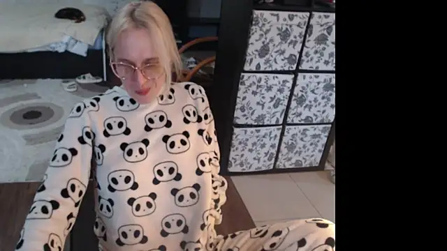 Snapshot of Sweet_hot_shrmp chatting on 04-24-26, 04:04 Sweet hot shrmp online show from 04-24-26, 04:04
