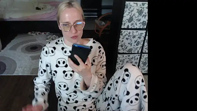 Snapshot of Sweet_hot_shrmp chatting on 05-10-26, 08:30 Sweet hot shrmp online show from 05-10-26, 08:30