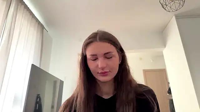 HallieHollo online show from 04-16-26, 07:20