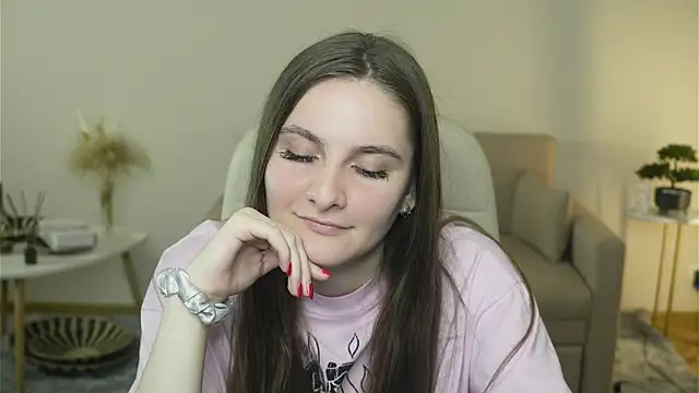 Snapshot of GwennElena chatting on 03-31-26, 07:09 GwennElena online show from 03-31-26, 07:09