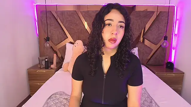 Snapshot of bella_swwan_ chatting on 06-30-26, 01:12 bella swwan online show from 06-30-26, 01:12