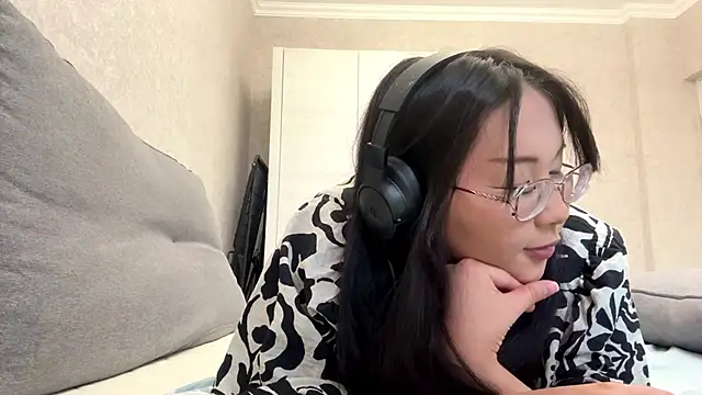 Snapshot of Feylinmay chatting on 04-17-26, 11:46 Feylinmay online show from 04-17-26, 11:46