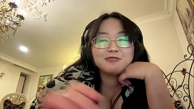 Snapshot of Feylinmay chatting on 04-25-26, 01:41 Feylinmay online show from 04-25-26, 01:41