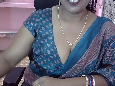 Snapshot of Rubi_012 chatting on 04-11-26, 07:35 Rubi 012 online show from 04-11-26, 07:35