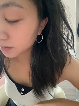 Snapshot of Shanshan_1267 chatting on 05-29-26, 08:56 Shanshan 1267 online show from 05-29-26, 08:56