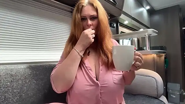 BustySwingingSlut online show from 05-16-26, 09:06