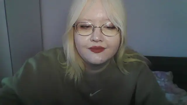 Snapshot of Elayne_Sweet chatting on 05-15-26, 10:44 Elayne Sweet online show from 05-15-26, 10:44