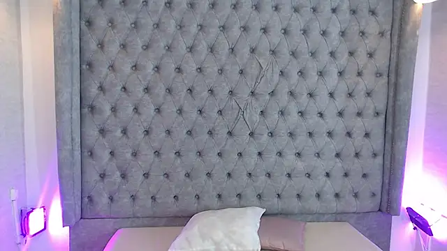 Gyal Smith online show from 04-12-26, 03:33