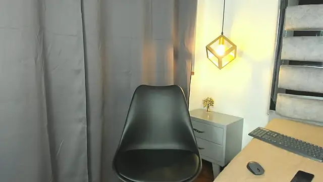 Alantaylorr  online show from 07-14-26, 04:28