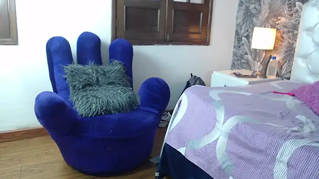 ViviJones online show from 05-11-26, 07:00