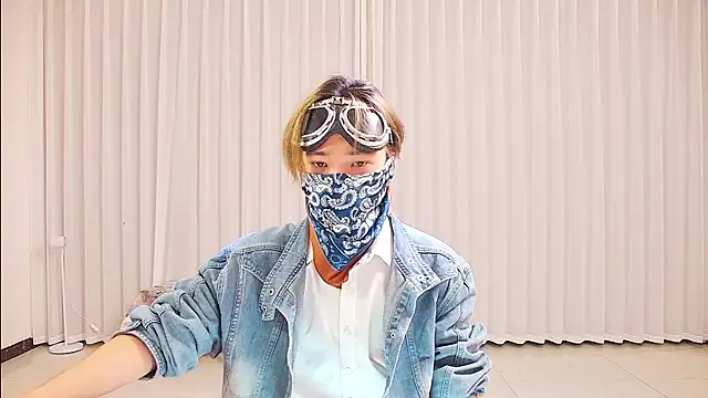 Snapshot of wumei-001 chatting on 04-01-26, 12:50 wumei-001 online show from 04-01-26, 12:50