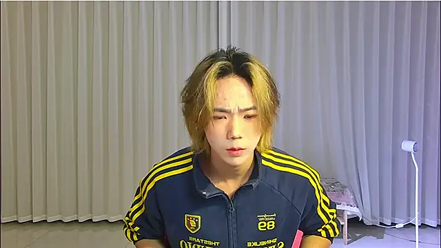 Snapshot of wumei-001 chatting on 04-03-26, 11:19 wumei-001 online show from 04-03-26, 11:19