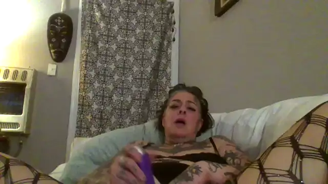 Snapshot of Kitty_bang chatting on 05-19-26, 01:56 Kitty bang online show from 05-19-26, 01:56
