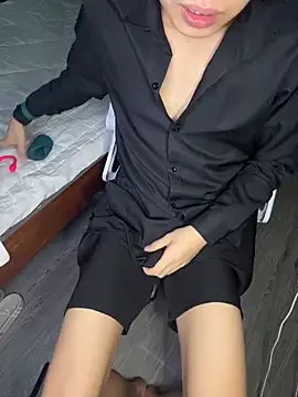 Snapshot of tuanhip chatting on 05-08-26, 02:17 tuanhip online show from 05-08-26, 02:17