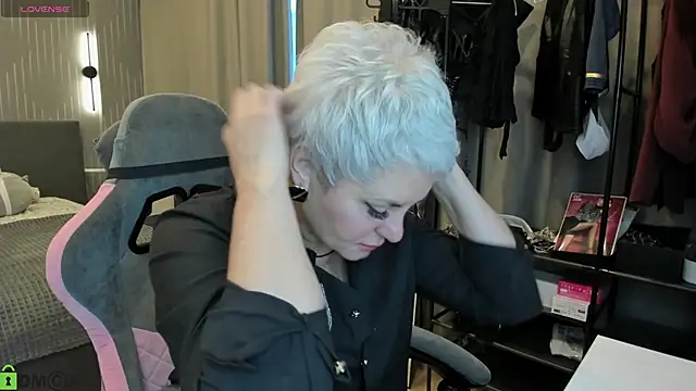Linda Zef1r online show from 04-20-26, 01:08