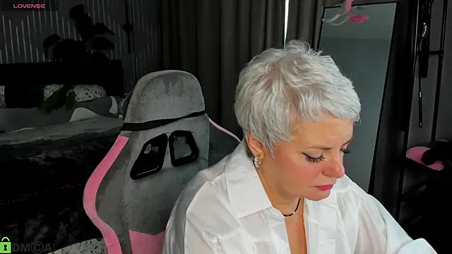Linda Zef1r online show from 05-02-26, 01:10