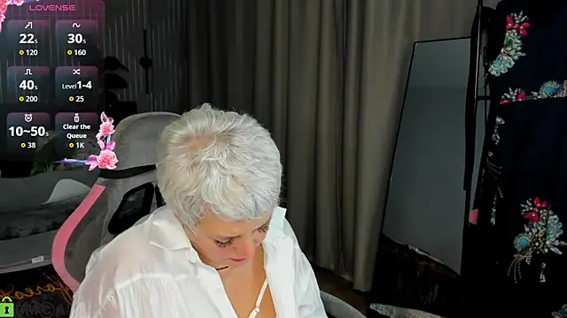 Linda Zef1r online show from 05-03-26, 01:22