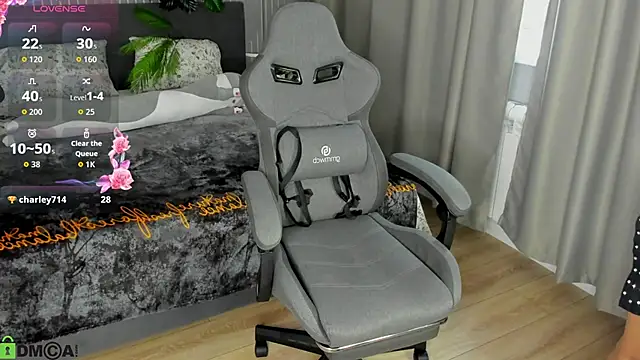 Linda Zef1r online show from 05-06-26, 01:36