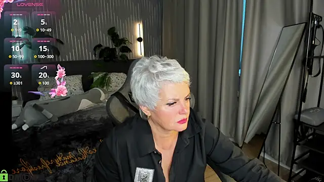 Linda Zef1r online show from 05-13-26, 01:14