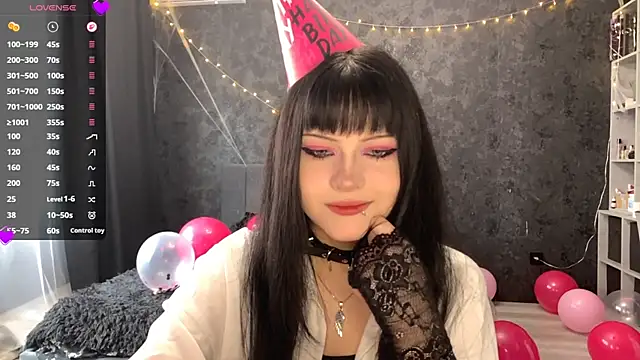 EmilyEmbears online show from 05-16-26, 07:27