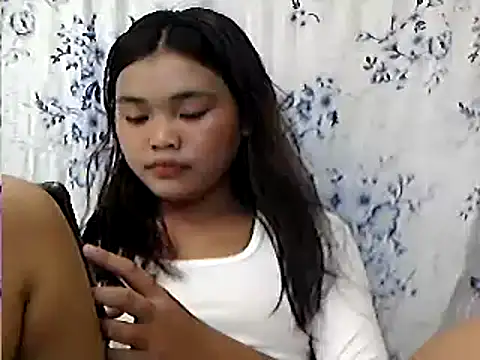 Snapshot of AsianPinay18 chatting on 04-26-26, 05:05 AsianPinay18 online show from 04-26-26, 05:05