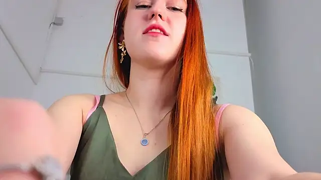 Snapshot of EvaBellea chatting on 04-22-26, 01:01 EvaBellea online show from 04-22-26, 01:01