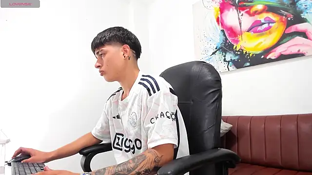 Thebestboyhot online show from 04-16-26, 06:14