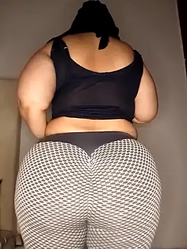Snapshot of Sexy_yassimna chatting on 04-14-26, 03:40 Sexy yassimna online show from 04-14-26, 03:40