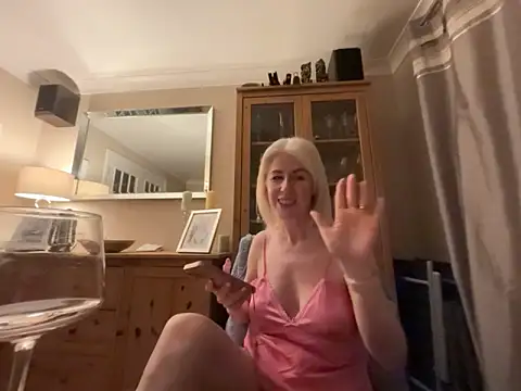 Laylaskyexx online show from 05-07-26, 09:42