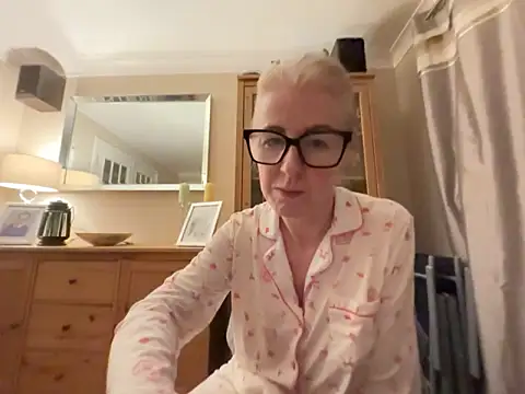 Laylaskyexx online show from 05-19-26, 09:43