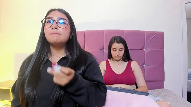 Elisa n Emma online show from 04-19-26, 10:01