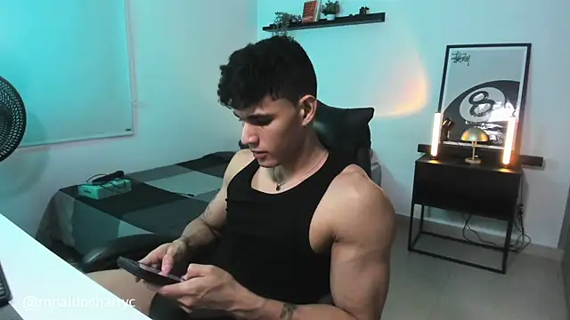 Snapshot of Massimo_Rinaldi chatting on 07-10-26, 03:58 Massimo Rinaldi online show from 07-10-26, 03:58