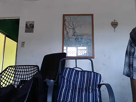 Snapshot of OfficialFrankX chatting on 04-08-26, 07:19 OfficialFrankX online show from 04-08-26, 07:19