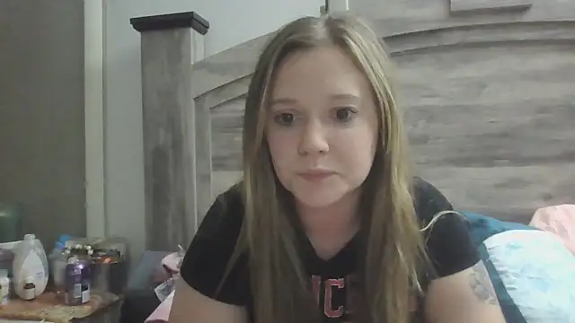 Snapshot of BlueBunny20 chatting on 04-02-26, 05:27 BlueBunny20 online show from 04-02-26, 05:27