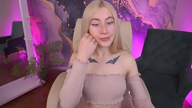 MelaniiePlay online show from 05-13-26, 01:08