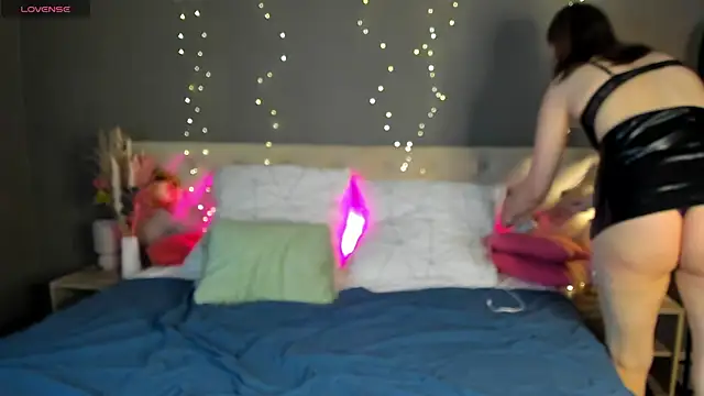 Amy-Desiree online show from 04-14-26, 01:11