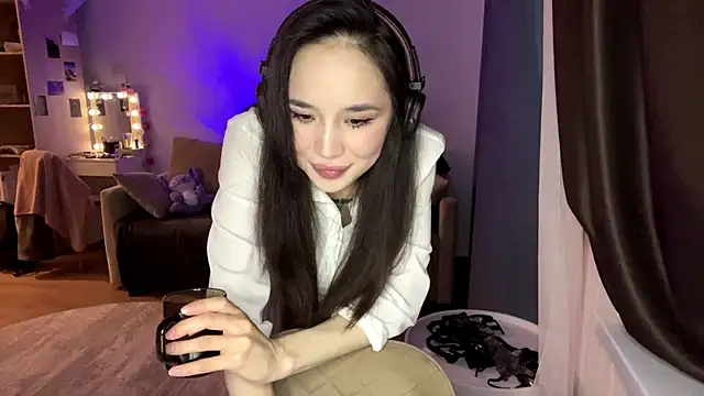 Snapshot of Elizabetswan chatting on 05-17-26, 12:41 Elizabetswan online show from 05-17-26, 12:41