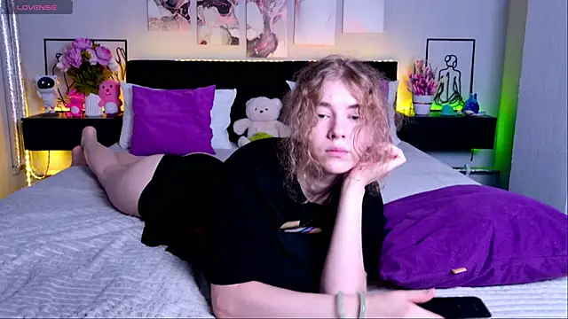 Girl Next Door 18 online show from 06-27-26, 07:52