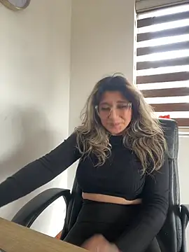Isabella varella- online show from 05-11-26, 04:04