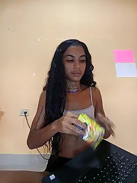 La ReynaZendeya online show from 04-10-26, 01:49