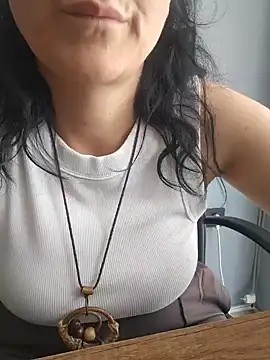 Snapshot of sara_41 chatting on 06-12-26, 03:00 sara 41 online show from 06-12-26, 03:00