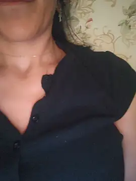 Snapshot of sara_41 chatting on 06-17-26, 05:03 sara 41 online show from 06-17-26, 05:03